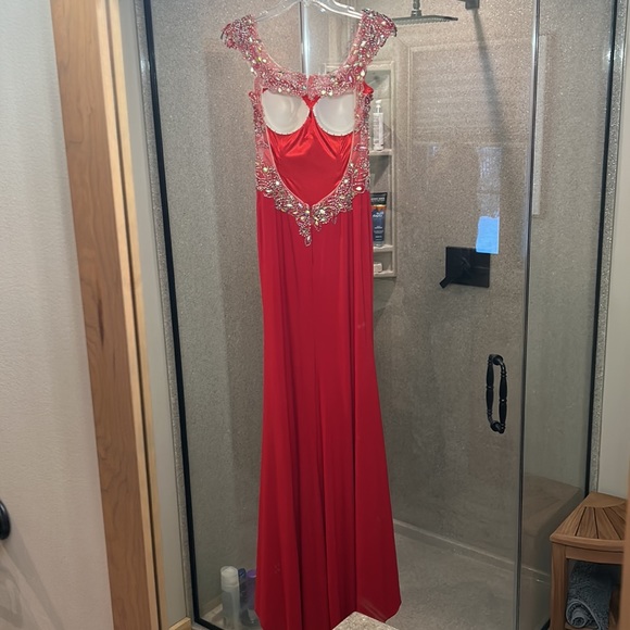 Beautiful Open Back Red Gown, Size 6 - Picture 6 of 6